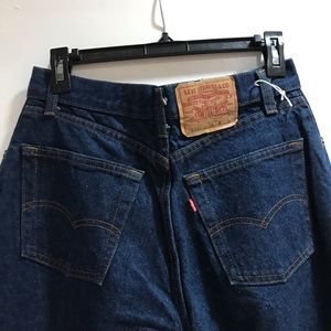 SOLD Vintage medium/dark wash Levi’s Mom Jeans